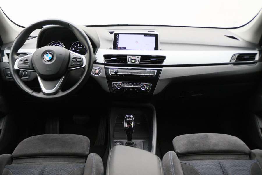 BMW X1 xDrive25i High Executive Edition Alcantara, LED, Navigatie, Sportstoelen, Keyless, Trekhaak, PDC