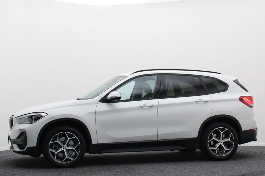 BMW X1 xDrive25i High Executive Edition Alcantara, LED, Navigatie, Sportstoelen, Keyless, Trekhaak, PDC