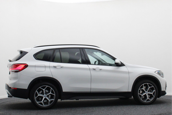 BMW X1 xDrive25i High Executive Edition Alcantara, LED, Navigatie, Sportstoelen, Keyless, Trekhaak, PDC