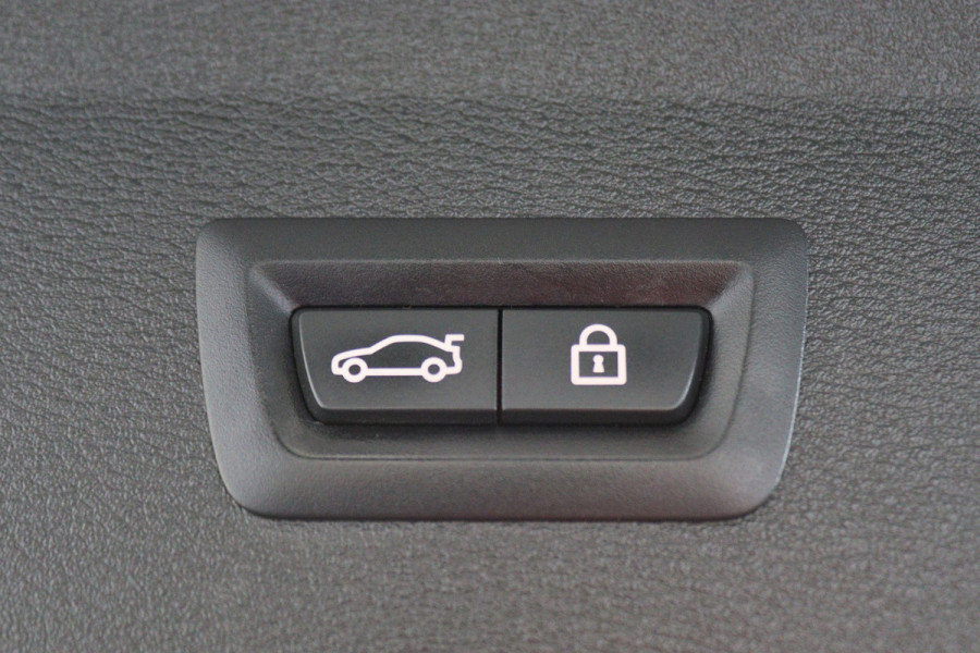 BMW X1 xDrive25i High Executive Edition Alcantara, LED, Navigatie, Sportstoelen, Keyless, Trekhaak, PDC