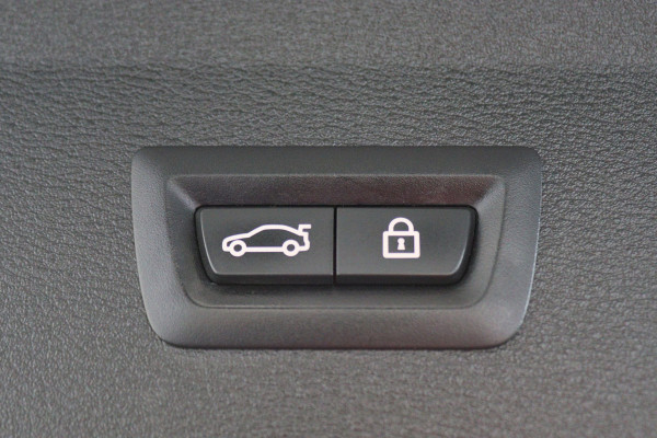 BMW X1 xDrive25i High Executive Edition Alcantara, LED, Navigatie, Sportstoelen, Keyless, Trekhaak, PDC