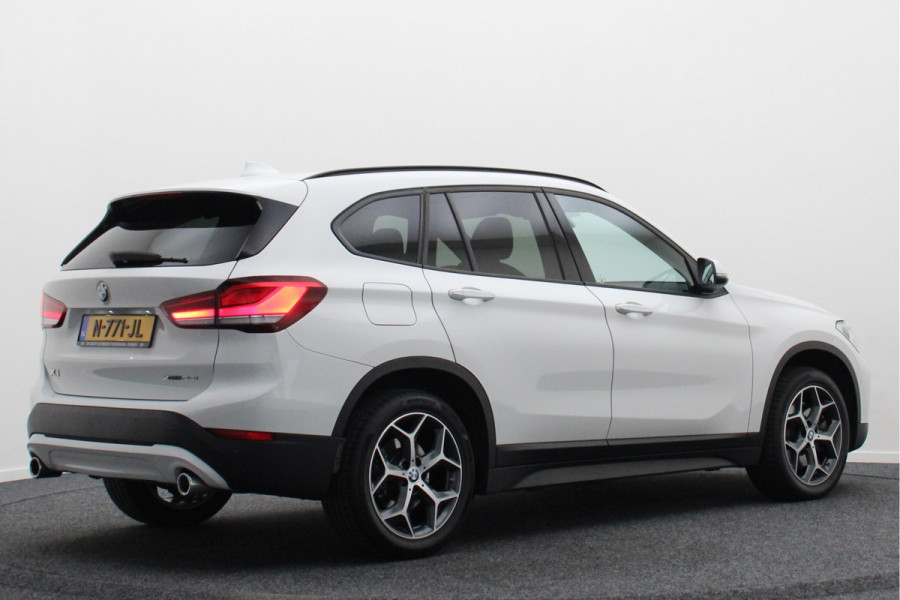 BMW X1 xDrive25i High Executive Edition Alcantara, LED, Navigatie, Sportstoelen, Keyless, Trekhaak, PDC