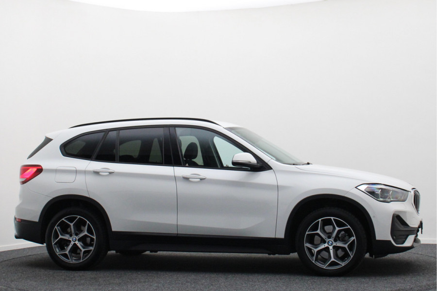 BMW X1 xDrive25i High Executive Edition Alcantara, LED, Navigatie, Sportstoelen, Keyless, Trekhaak, PDC