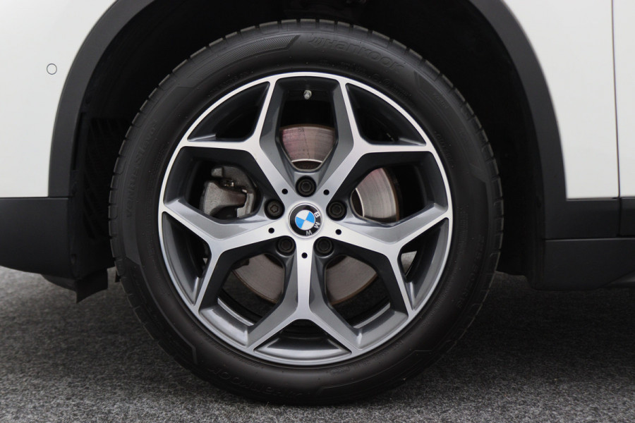 BMW X1 xDrive25i High Executive Edition Alcantara, LED, Navigatie, Sportstoelen, Keyless, Trekhaak, PDC
