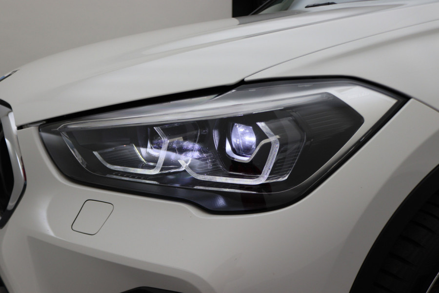 BMW X1 xDrive25i High Executive Edition Alcantara, LED, Navigatie, Sportstoelen, Keyless, Trekhaak, PDC