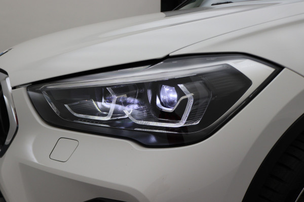 BMW X1 xDrive25i High Executive Edition Alcantara, LED, Navigatie, Sportstoelen, Keyless, Trekhaak, PDC