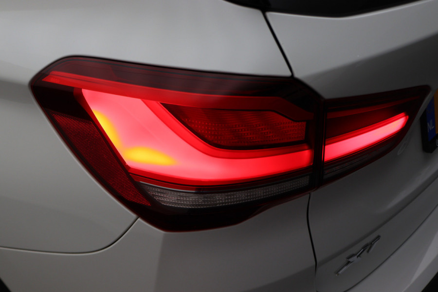 BMW X1 xDrive25i High Executive Edition Alcantara, LED, Navigatie, Sportstoelen, Keyless, Trekhaak, PDC