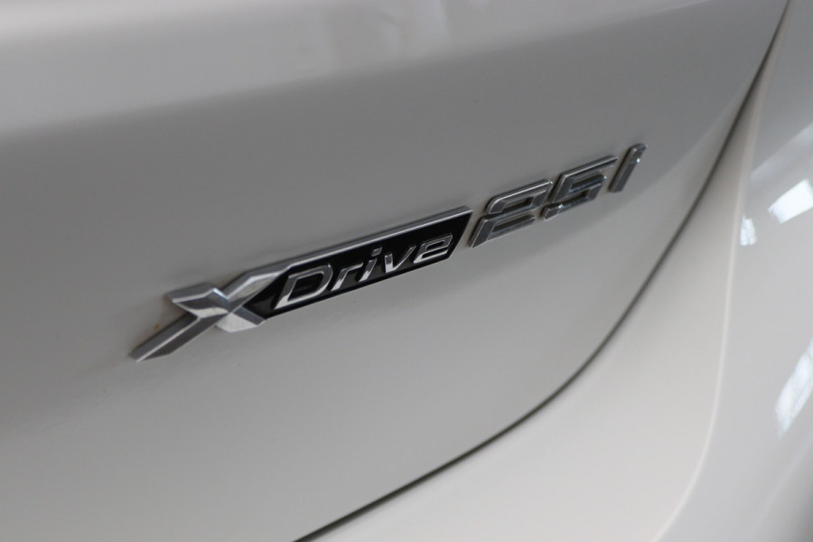 BMW X1 xDrive25i High Executive Edition Alcantara, LED, Navigatie, Sportstoelen, Keyless, Trekhaak, PDC