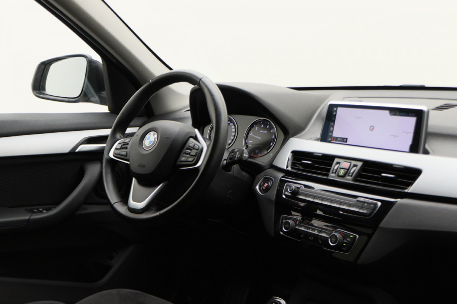 BMW X1 xDrive25i High Executive Edition Alcantara, LED, Navigatie, Sportstoelen, Keyless, Trekhaak, PDC