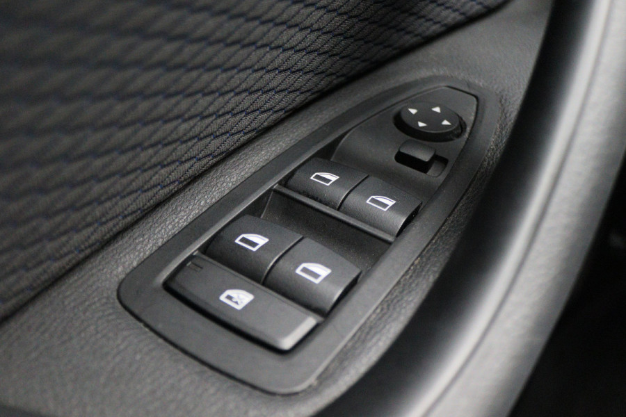 BMW X1 xDrive25i High Executive Edition Alcantara, LED, Navigatie, Sportstoelen, Keyless, Trekhaak, PDC