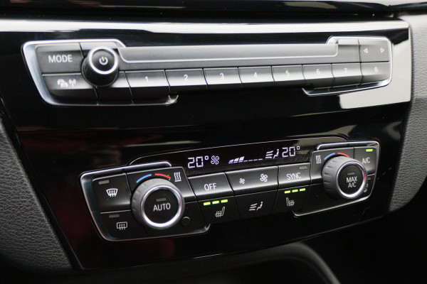 BMW X1 xDrive25i High Executive Edition Alcantara, LED, Navigatie, Sportstoelen, Keyless, Trekhaak, PDC