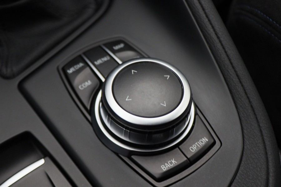 BMW X1 xDrive25i High Executive Edition Alcantara, LED, Navigatie, Sportstoelen, Keyless, Trekhaak, PDC