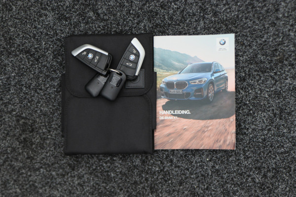 BMW X1 xDrive25i High Executive Edition Alcantara, LED, Navigatie, Sportstoelen, Keyless, Trekhaak, PDC