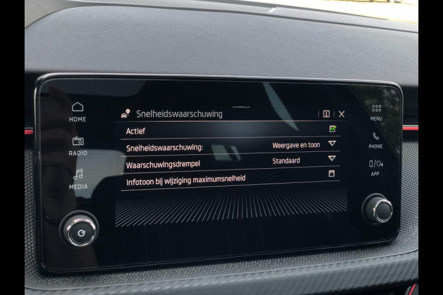 Škoda Kamiq 1.0 TSI Monte Carlo | Panoramadak, Virtual Cockpit, Camera, Climate, Carplay/Android | Dealeronderhouden | NAP |