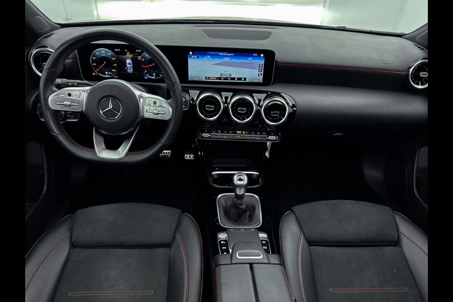 Mercedes-Benz A-Klasse 160 Business Solution AMG | 5 spaaks lichtmetalen velgen | Navigatie | Parking support | Inclusief 24 maanden Mercedes-Benz Certified garantie voor Europa. / Auto Show Tilburg
