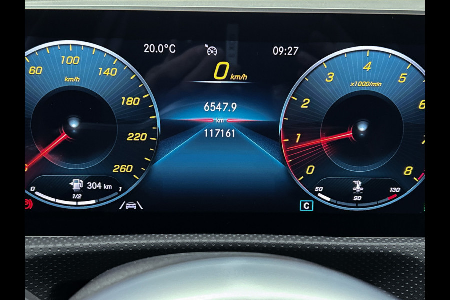 Mercedes-Benz A-Klasse 160 Business Solution AMG | 5 spaaks lichtmetalen velgen | Navigatie | Parking support | Inclusief 24 maanden Mercedes-Benz Certified garantie voor Europa. / Auto Show Tilburg