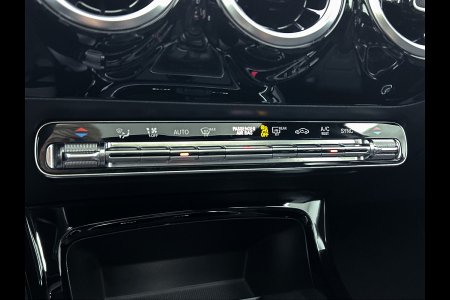 Mercedes-Benz A-Klasse 160 Business Solution AMG | 5 spaaks lichtmetalen velgen | Navigatie | Parking support | Inclusief 24 maanden Mercedes-Benz Certified garantie voor Europa. / Auto Show Tilburg