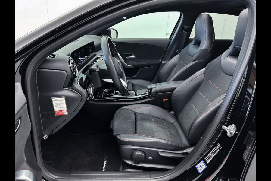 Mercedes-Benz A-Klasse 160 Business Solution AMG | 5 spaaks lichtmetalen velgen | Navigatie | Parking support | Inclusief 24 maanden Mercedes-Benz Certified garantie voor Europa. / Auto Show Tilburg