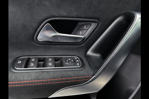 Mercedes-Benz A-Klasse 160 Business Solution AMG | 5 spaaks lichtmetalen velgen | Navigatie | Parking support | Inclusief 24 maanden Mercedes-Benz Certified garantie voor Europa. / Auto Show Tilburg