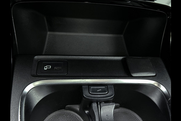 Mercedes-Benz A-Klasse 160 Business Solution AMG | 5 spaaks lichtmetalen velgen | Navigatie | Parking support | Inclusief 24 maanden Mercedes-Benz Certified garantie voor Europa. / Auto Show Tilburg