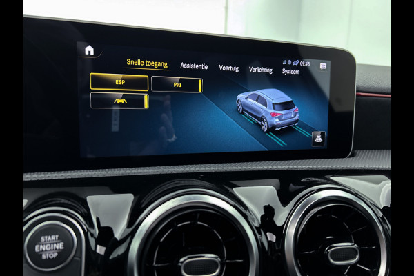Mercedes-Benz A-Klasse 160 Business Solution AMG | 5 spaaks lichtmetalen velgen | Navigatie | Parking support | Inclusief 24 maanden Mercedes-Benz Certified garantie voor Europa. / Auto Show Tilburg