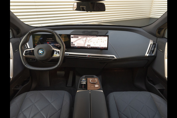 BMW iX xDrive50 - Pano - Driving Ass Prof - Stoelventilatie - Laserlight