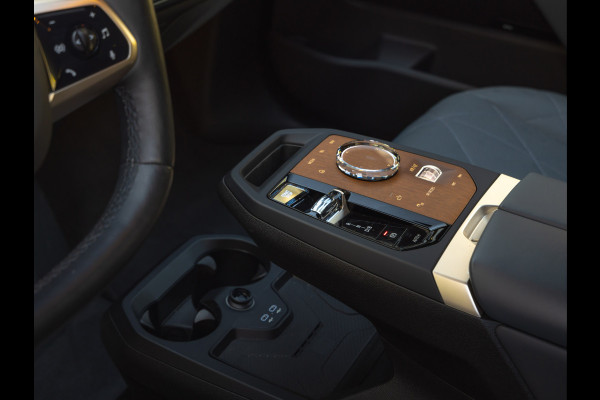 BMW iX xDrive50 - Pano - Driving Ass Prof - Stoelventilatie - Laserlight