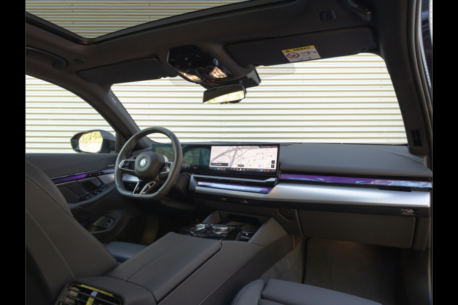 BMW i5 Touring eDrive40 M-Sport Pro - Pano - Onderstel Prof - Driving Ass Prof - Harman Kardon