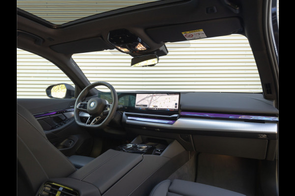 BMW i5 Touring eDrive40 M-Sport Pro - Pano - Onderstel Prof - Driving Ass Prof - Harman Kardon