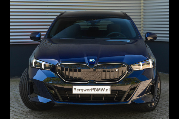 BMW i5 Touring eDrive40 M-Sport Pro - Pano - Onderstel Prof - Driving Ass Prof - Harman Kardon