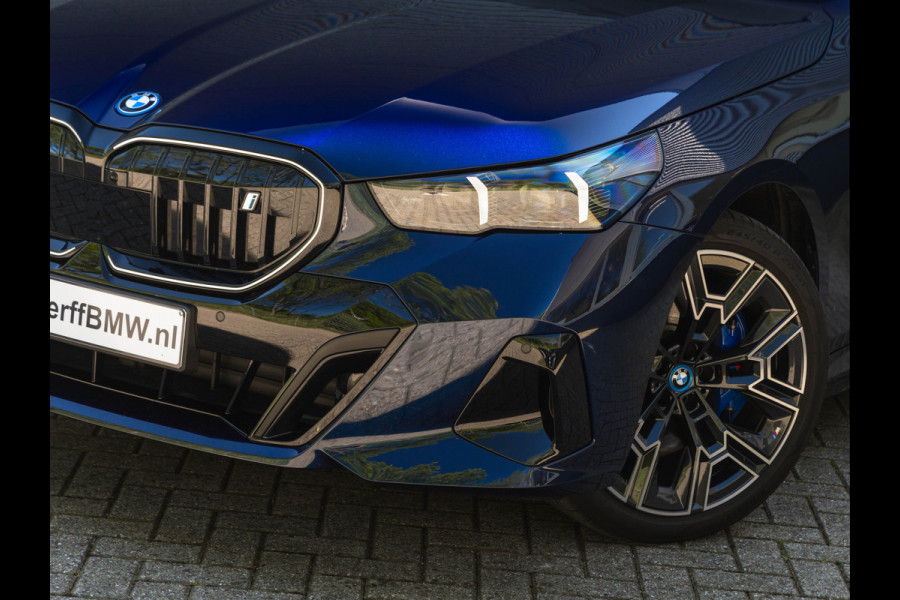 BMW i5 Touring eDrive40 M-Sport Pro - Pano - Onderstel Prof - Driving Ass Prof - Harman Kardon