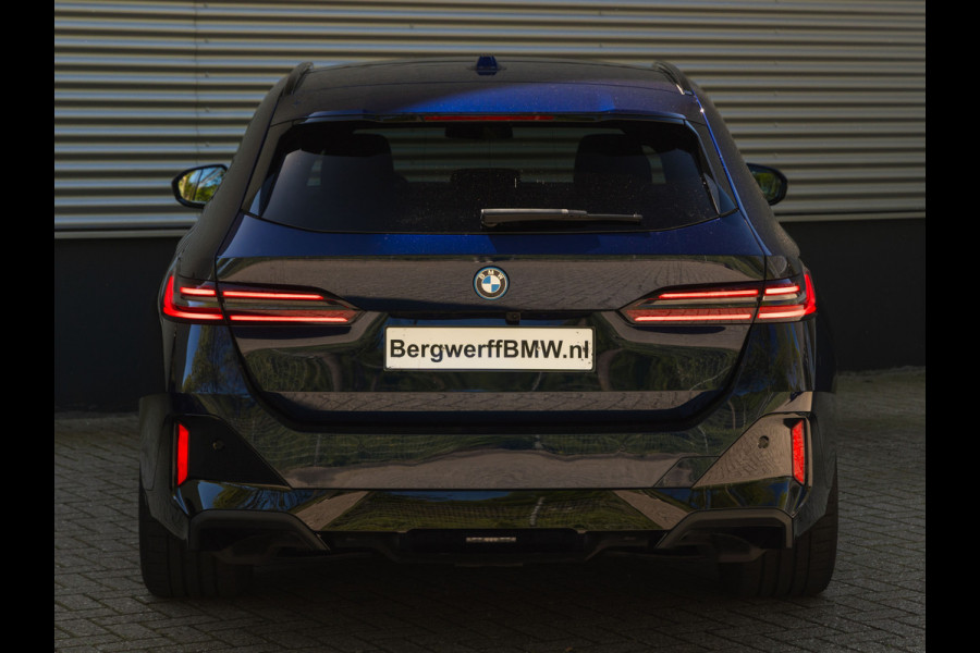 BMW i5 Touring eDrive40 M-Sport Pro - Pano - Onderstel Prof - Driving Ass Prof - Harman Kardon