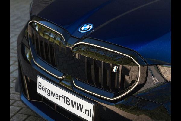 BMW i5 Touring eDrive40 M-Sport Pro - Pano - Onderstel Prof - Driving Ass Prof - Harman Kardon