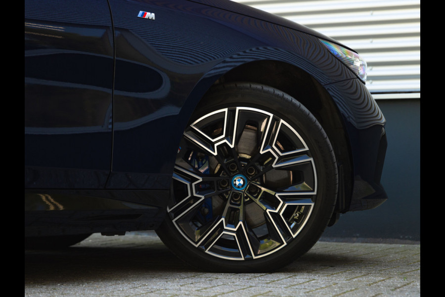 BMW i5 Touring eDrive40 M-Sport Pro - Pano - Onderstel Prof - Driving Ass Prof - Harman Kardon