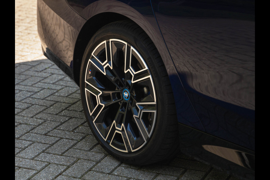 BMW i5 Touring eDrive40 M-Sport Pro - Pano - Onderstel Prof - Driving Ass Prof - Harman Kardon