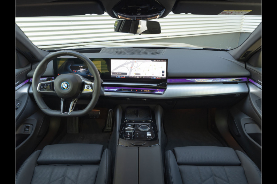 BMW i5 Touring eDrive40 M-Sport Pro - Pano - Onderstel Prof - Driving Ass Prof - Harman Kardon