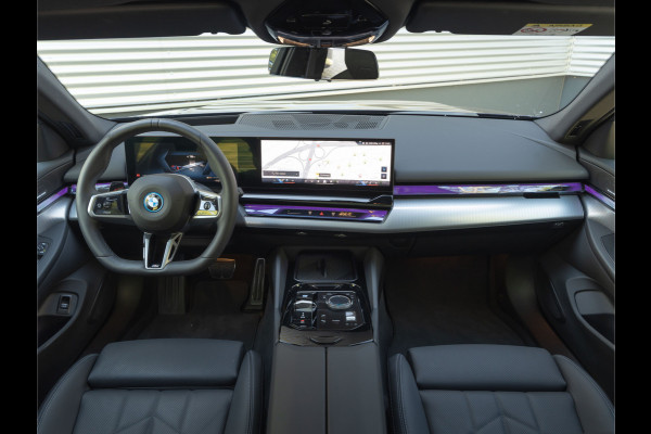 BMW i5 Touring eDrive40 M-Sport Pro - Pano - Onderstel Prof - Driving Ass Prof - Harman Kardon
