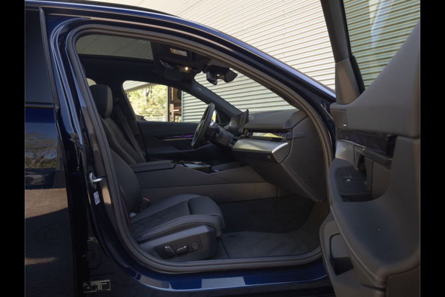 BMW i5 Touring eDrive40 M-Sport Pro - Pano - Onderstel Prof - Driving Ass Prof - Harman Kardon