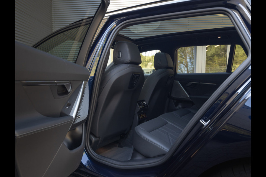 BMW i5 Touring eDrive40 M-Sport Pro - Pano - Onderstel Prof - Driving Ass Prof - Harman Kardon