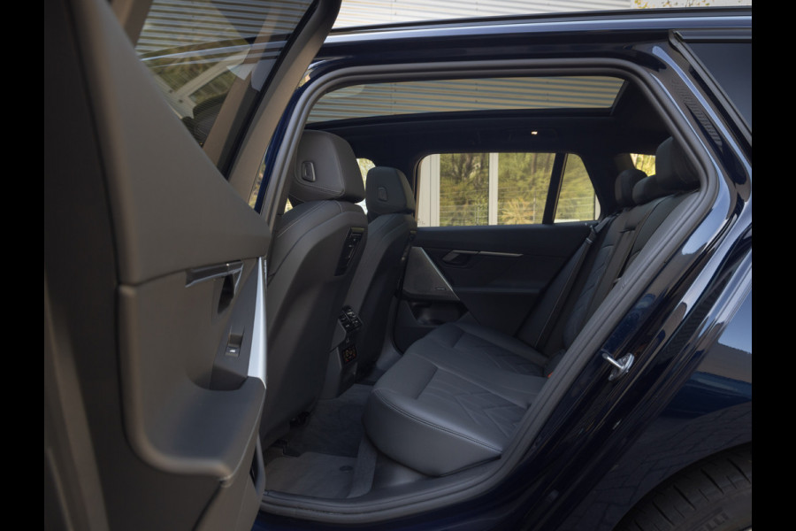BMW i5 Touring eDrive40 M-Sport Pro - Pano - Onderstel Prof - Driving Ass Prof - Harman Kardon