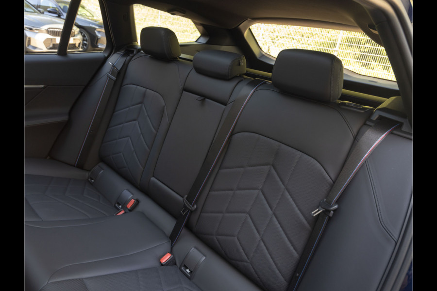 BMW i5 Touring eDrive40 M-Sport Pro - Pano - Onderstel Prof - Driving Ass Prof - Harman Kardon