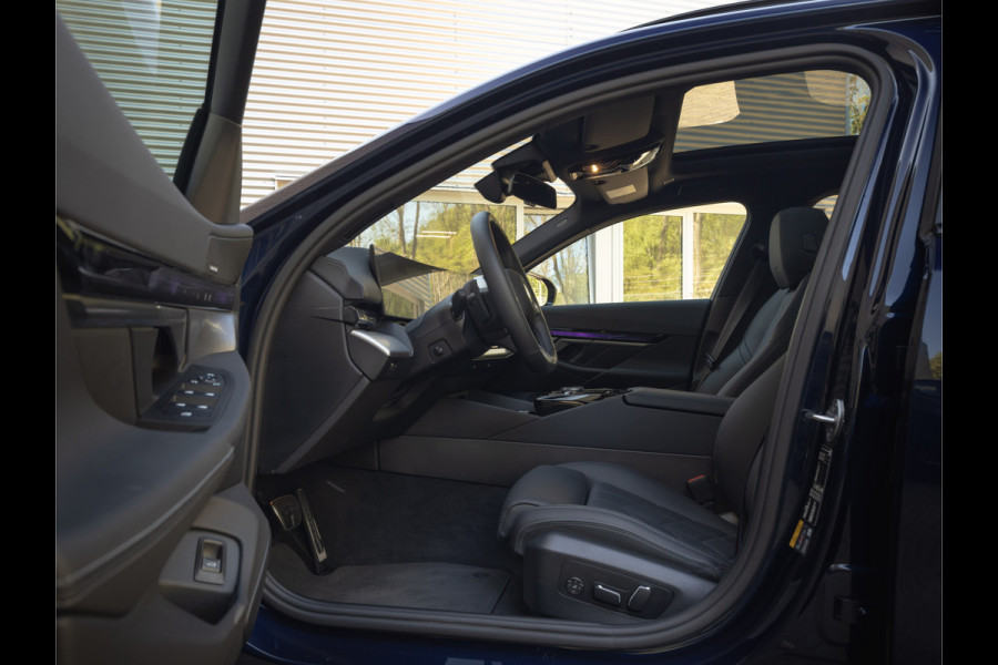 BMW i5 Touring eDrive40 M-Sport Pro - Pano - Onderstel Prof - Driving Ass Prof - Harman Kardon