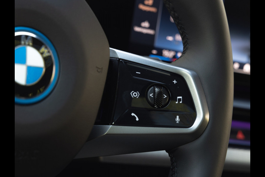 BMW i5 Touring eDrive40 M-Sport Pro - Pano - Onderstel Prof - Driving Ass Prof - Harman Kardon