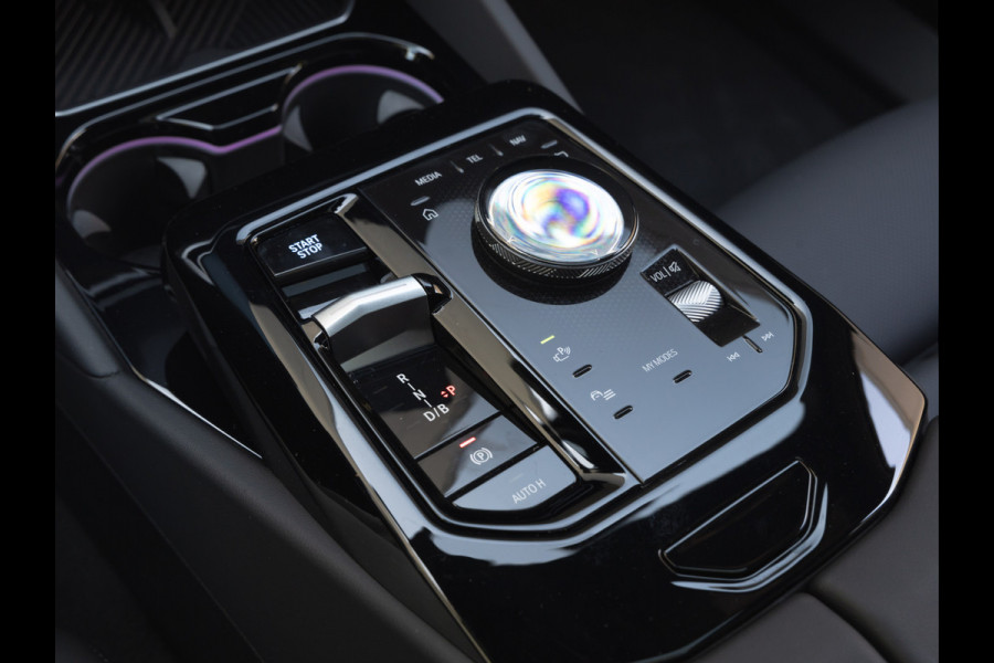 BMW i5 Touring eDrive40 M-Sport Pro - Pano - Onderstel Prof - Driving Ass Prof - Harman Kardon
