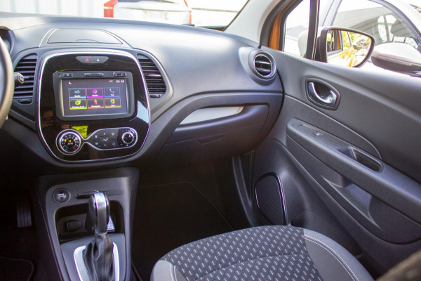 Renault Captur 1.2 TCe Intens|Prijs rijklaar incl. 12 mnd garantie| Bluetooth Navi LMV Camera PDC