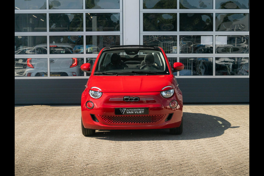 Fiat 500E 42 kWh Cabrio | Clima | Camera | Carplay | Cruise | Uit voorraad leverbaar
