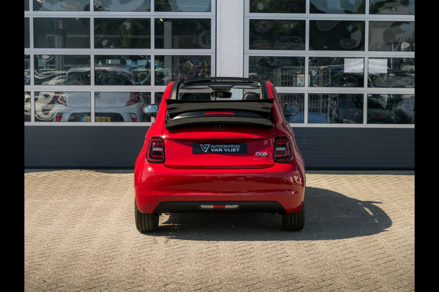 Fiat 500E 42 kWh Cabrio | Clima | Camera | Carplay | Cruise | Uit voorraad leverbaar
