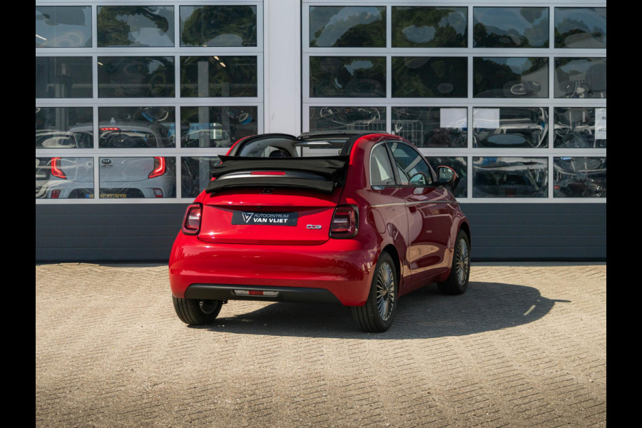 Fiat 500E 42 kWh Cabrio | Clima | Camera | Carplay | Cruise | Uit voorraad leverbaar