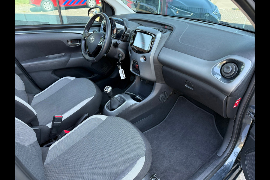 Toyota Aygo 1.0 VVT-i x-joy cabrio - Navi - Climate - Org.NL