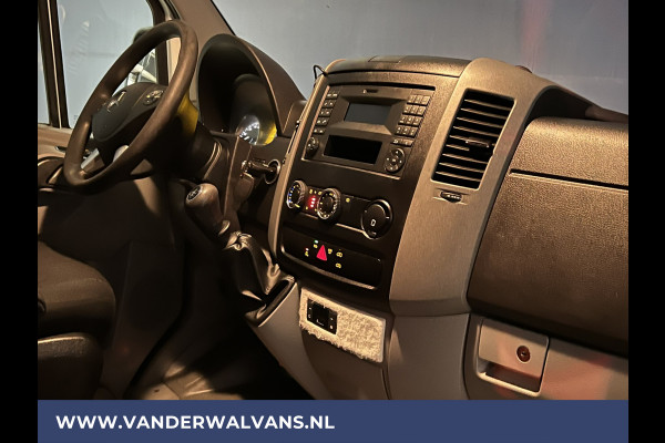Mercedes-Benz Sprinter 316 CDI 164pk L2H2 Euro6 Airco | 2800kg Trekhaak | Omvormer | Cruisecontrol parkeersensoren, chauffeursstoel